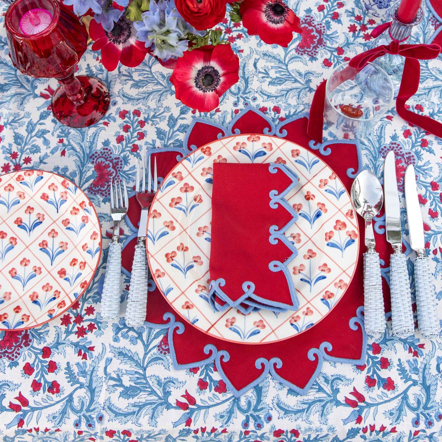 Assiettes de démarrage à motif treillis floral bleu et rouge (lot de 4)