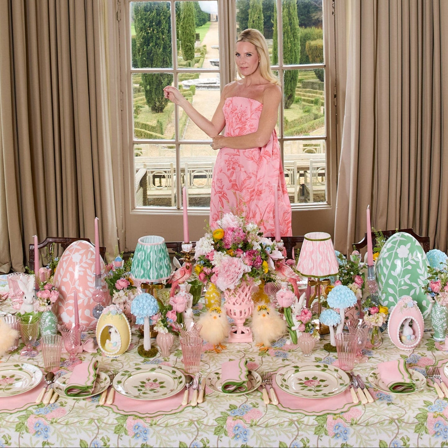 Lapin rose pastel dans un œuf