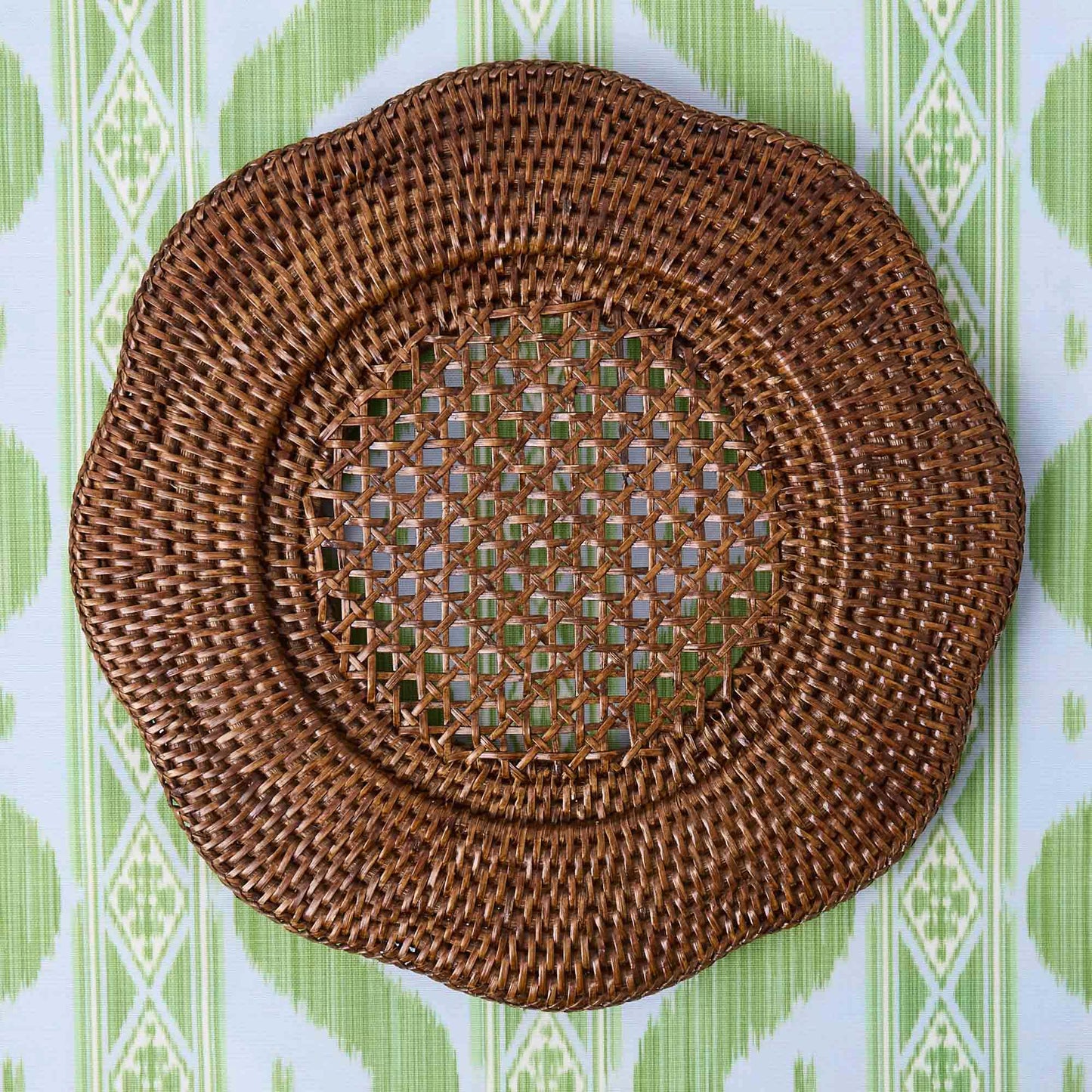 Assiettes de présentation en rotin festonné marron (lot de 4)