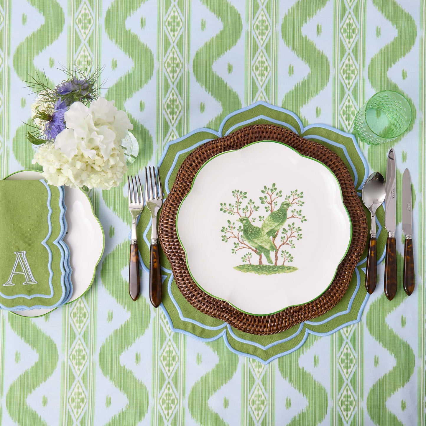 Assiettes de présentation en rotin festonné marron (lot de 4)