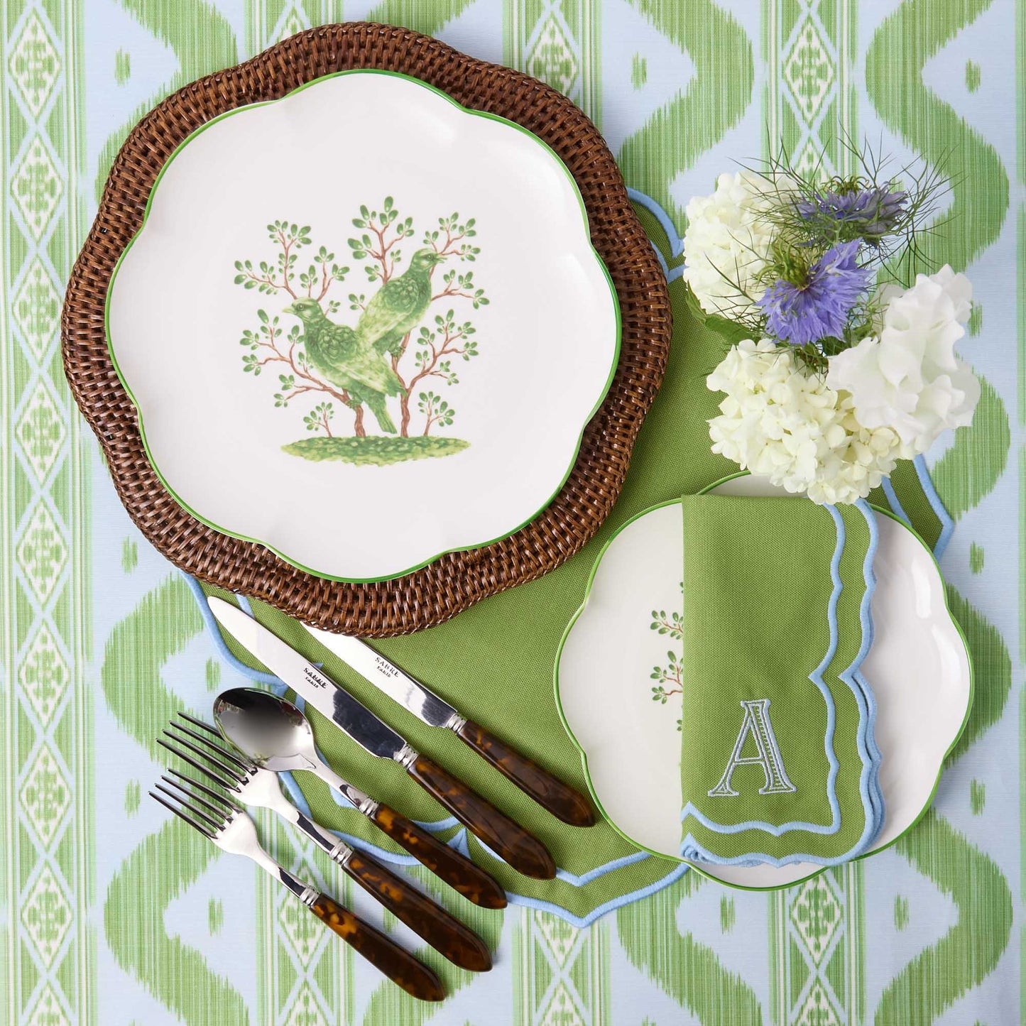 Assiettes de présentation en rotin festonné marron (lot de 4)