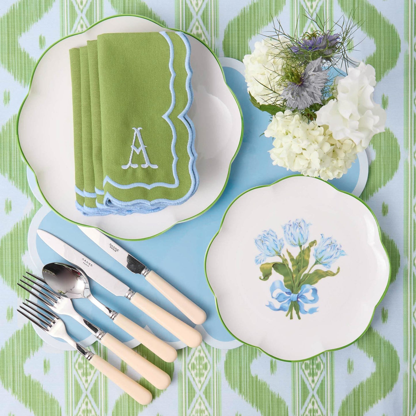 Sets de table laqués festonnés bleu doux (lot de 4)
