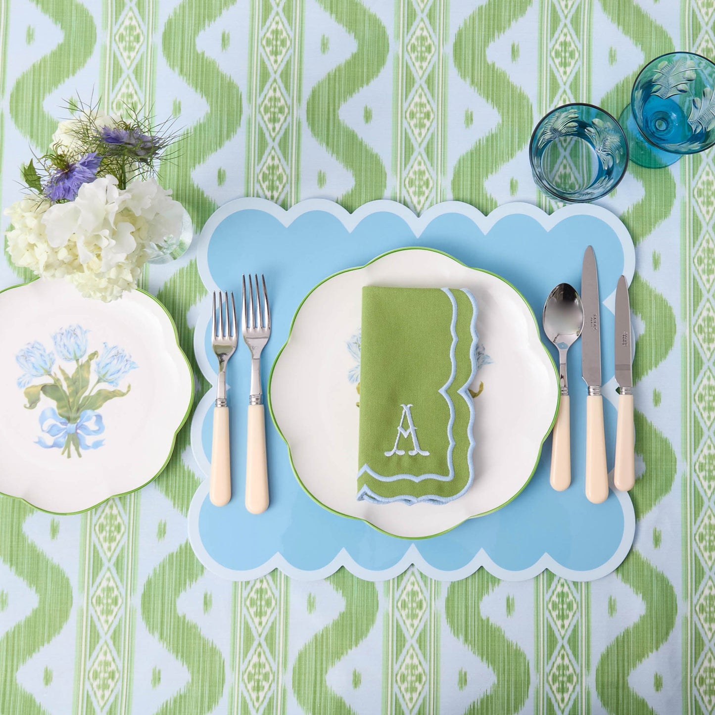 Sets de table laqués festonnés bleu doux (lot de 4)