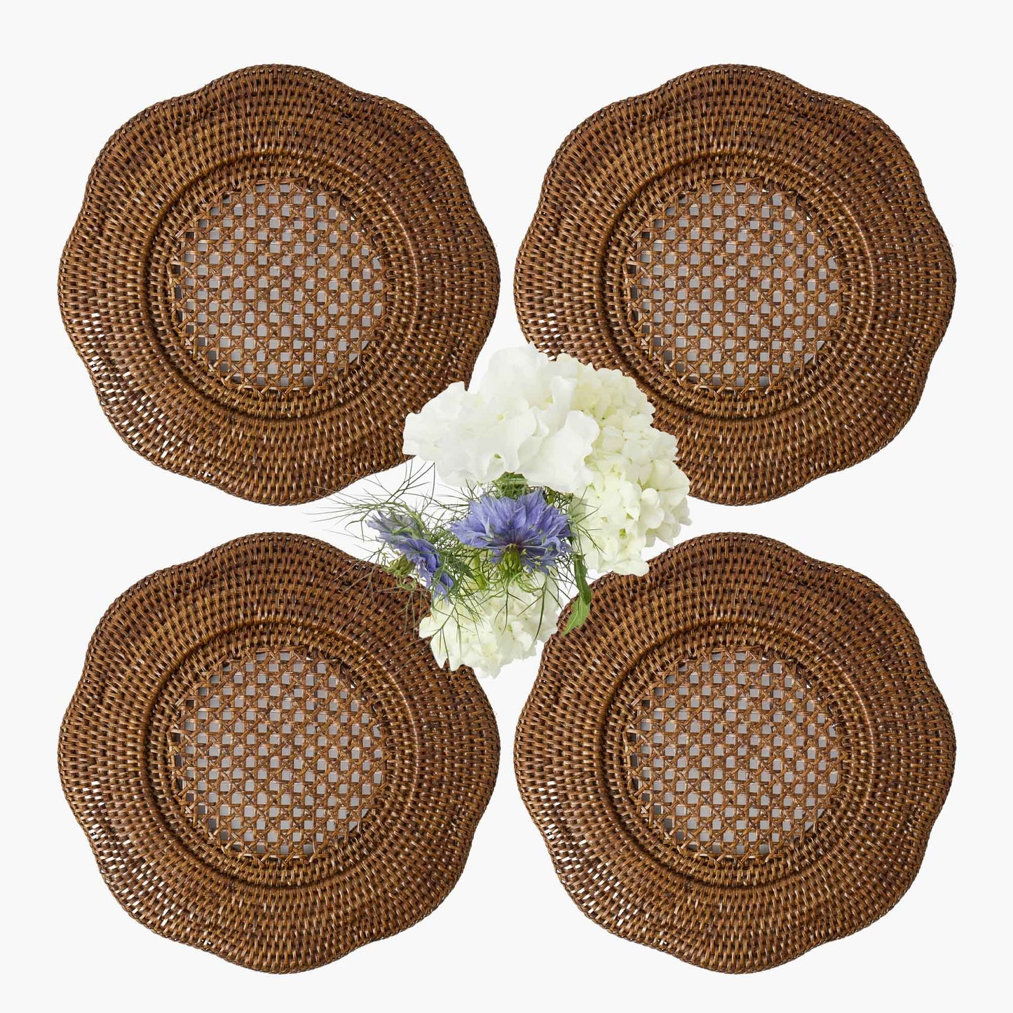 Assiettes de présentation en rotin festonné marron (lot de 4)