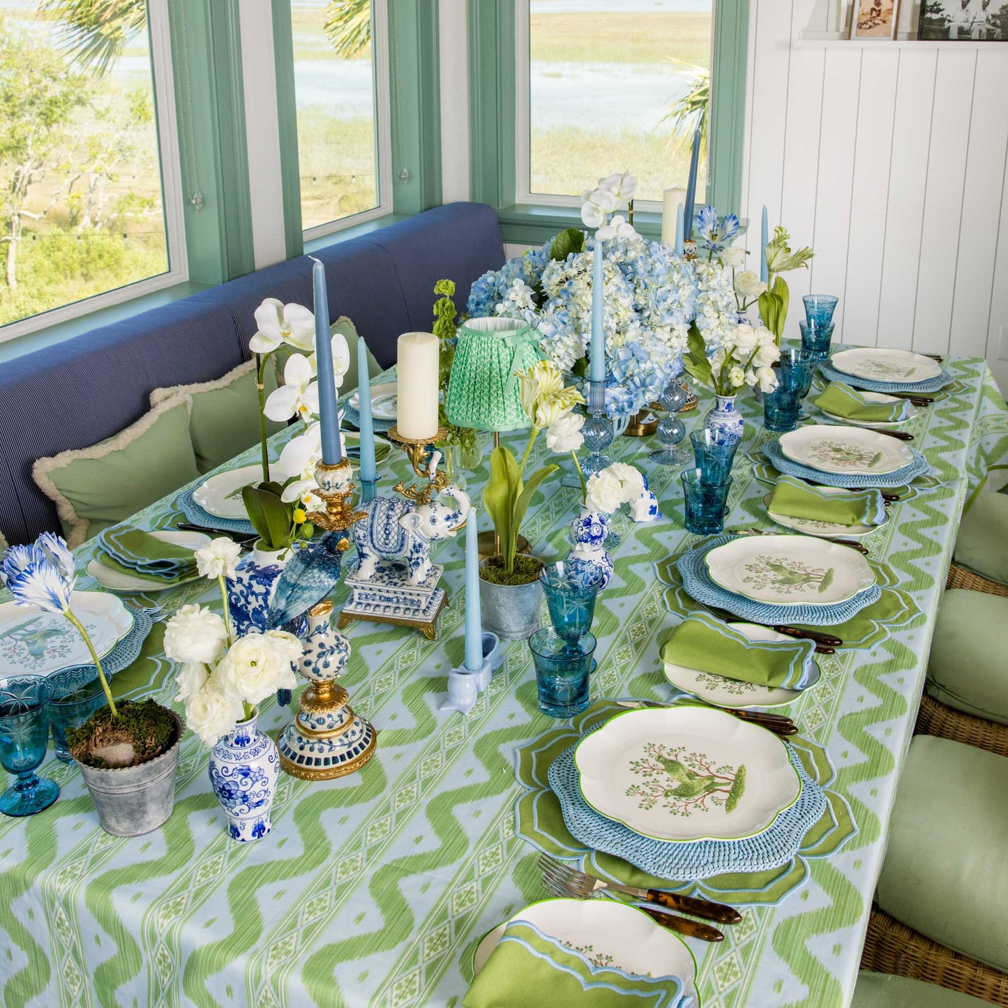 Assiettes de présentation en rotin festonné bleu (lot de 4)