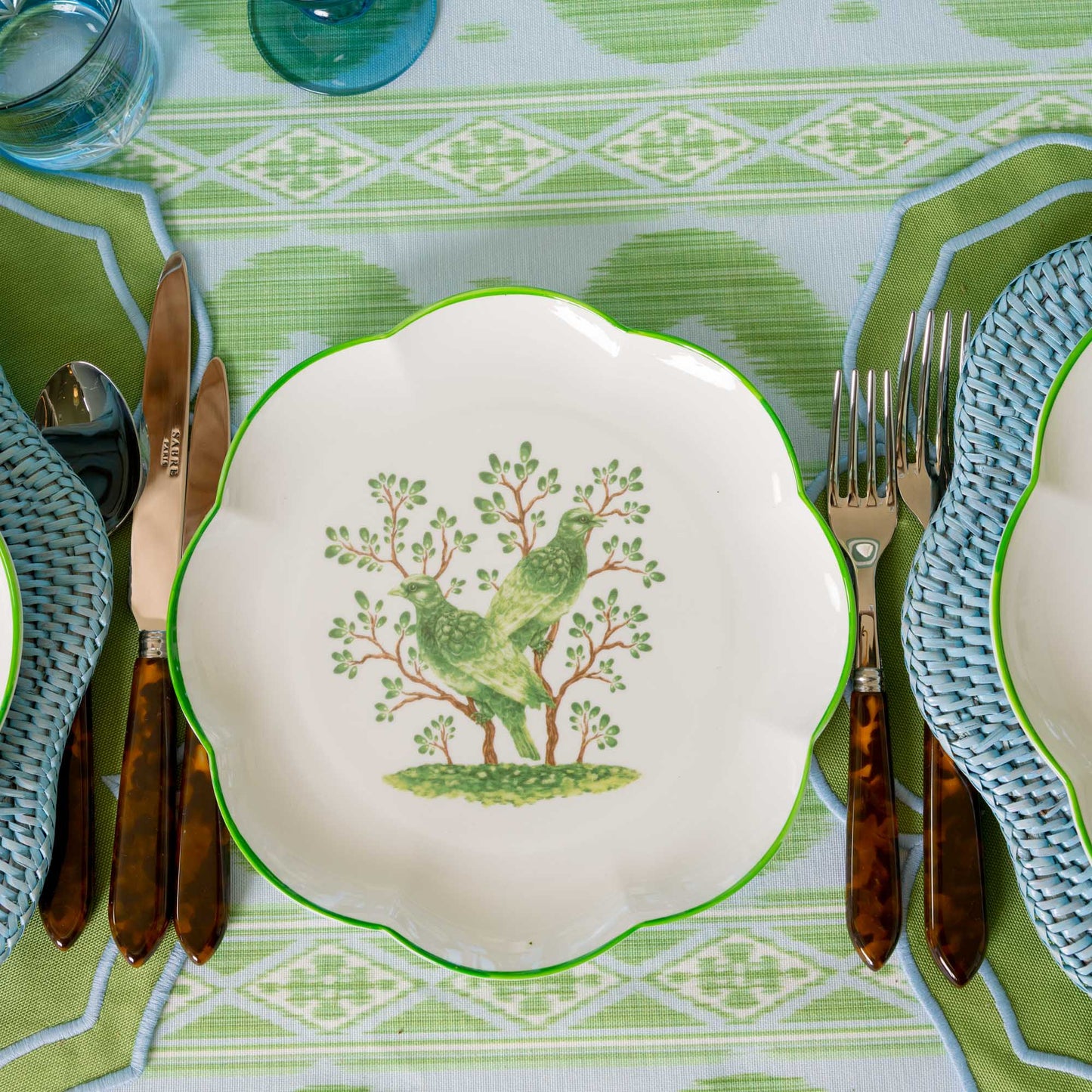 Assiettes de présentation en rotin festonné bleu (lot de 4)