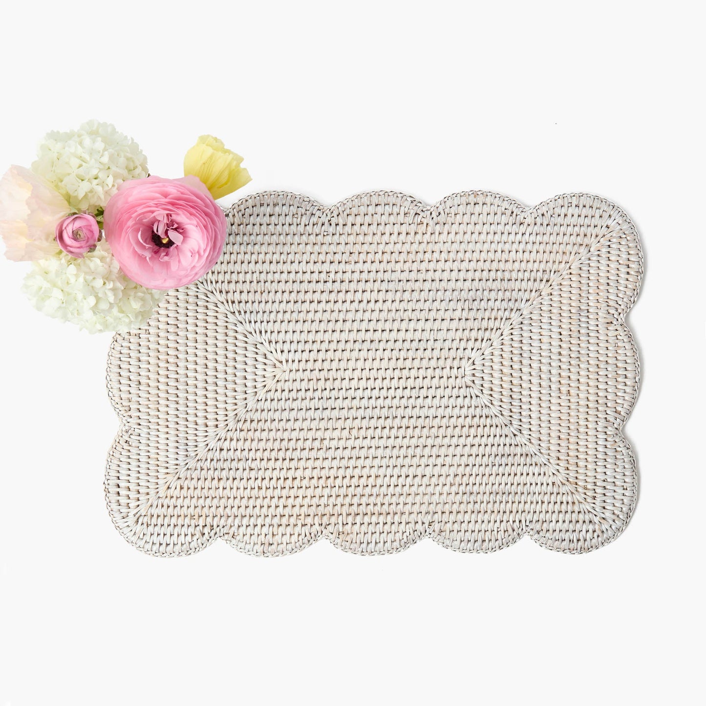 Sets de table rectangulaires festonnés en rotin blanc (lot de 4)