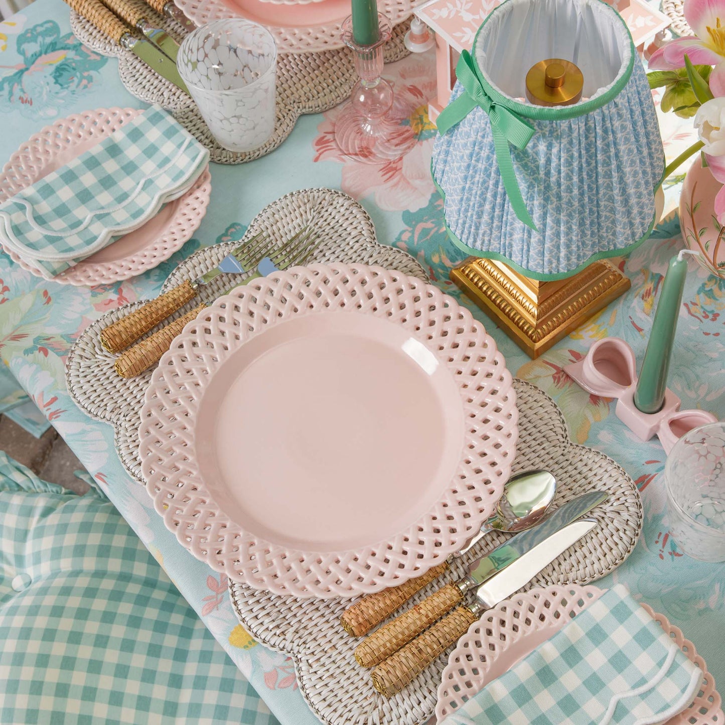 Sets de table rectangulaires festonnés en rotin blanc (lot de 4)