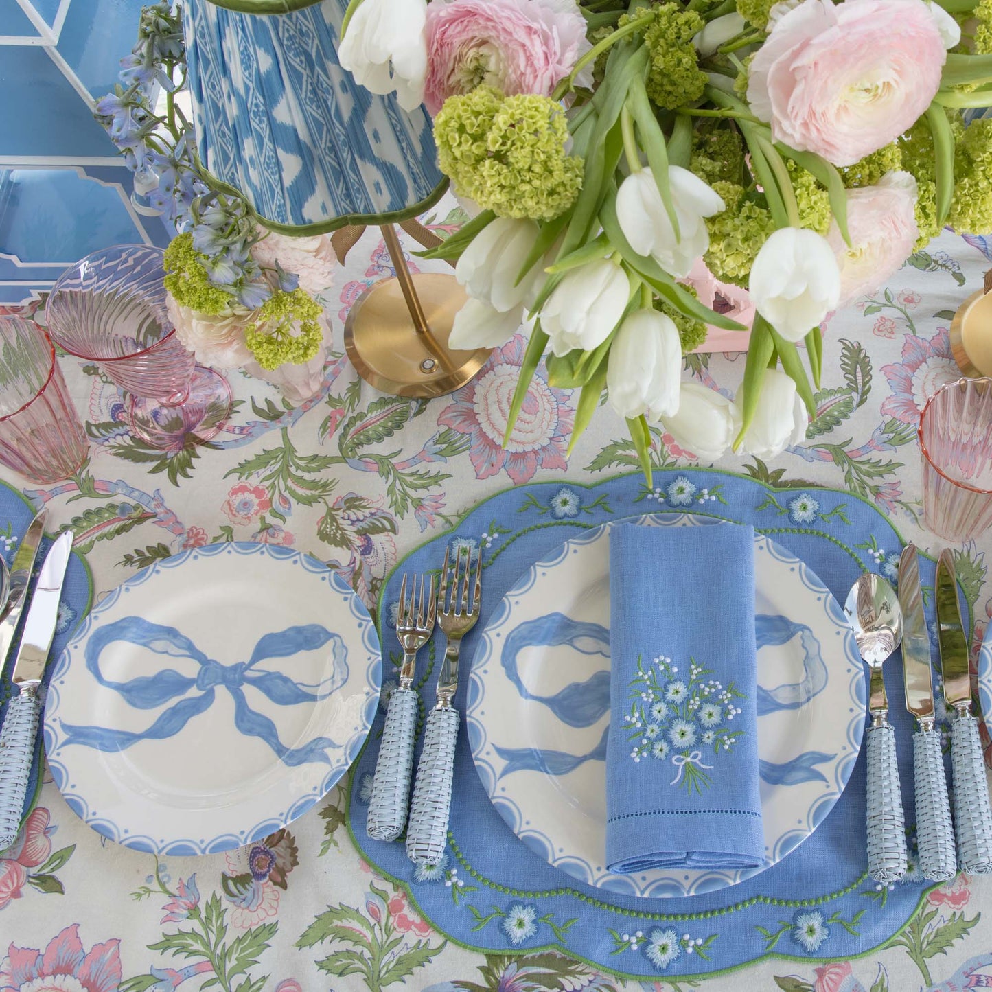 Sets de table et serviettes en lin à motif floral pervenche (lot de 4)