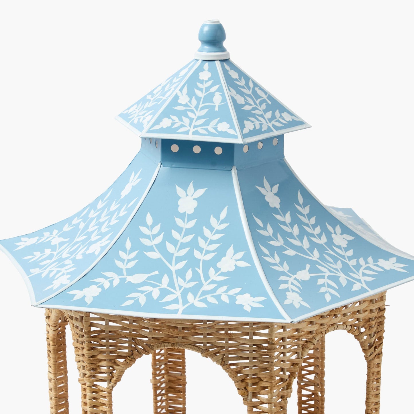Grande lanterne pagode en rotin naturel et chinoiserie bleue