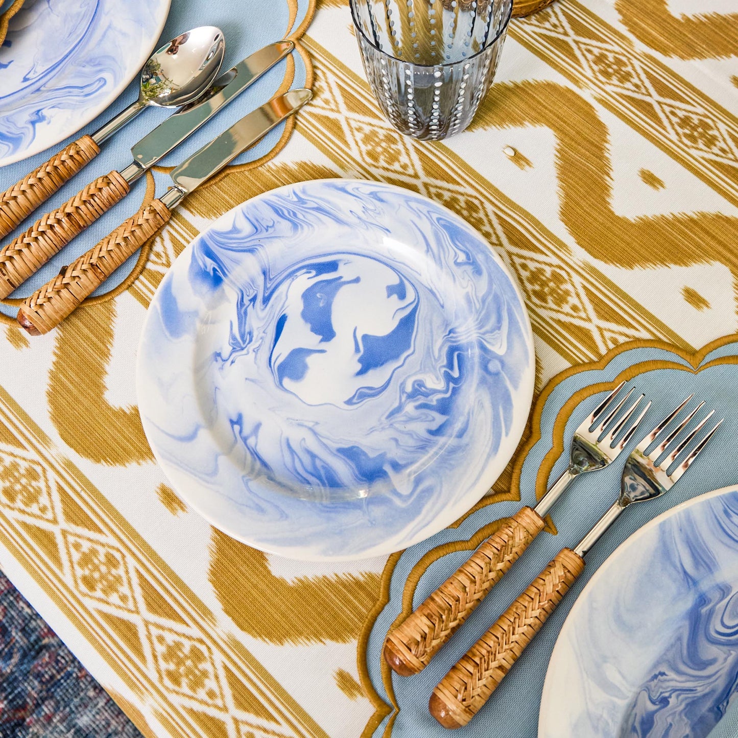 Assiette d'entrée marbrée bleue Julia