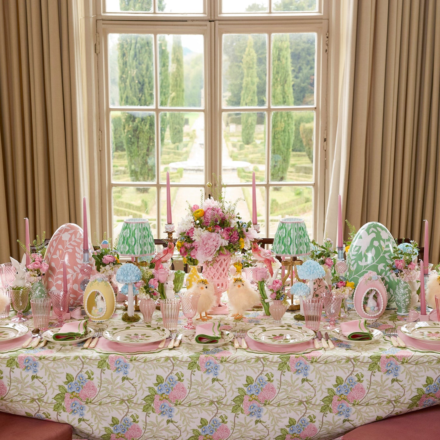 Lapin rose pastel dans un œuf