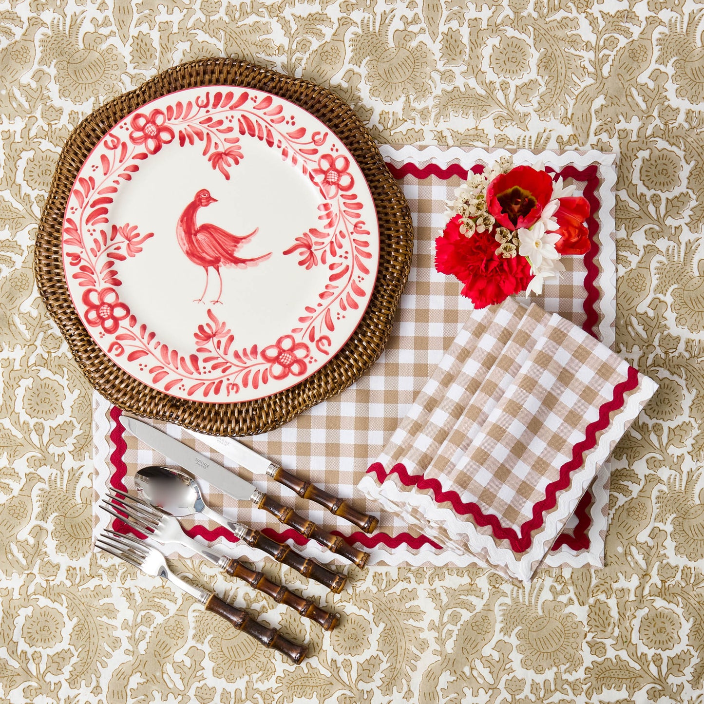Assiettes de présentation en rotin festonné marron (lot de 4)
