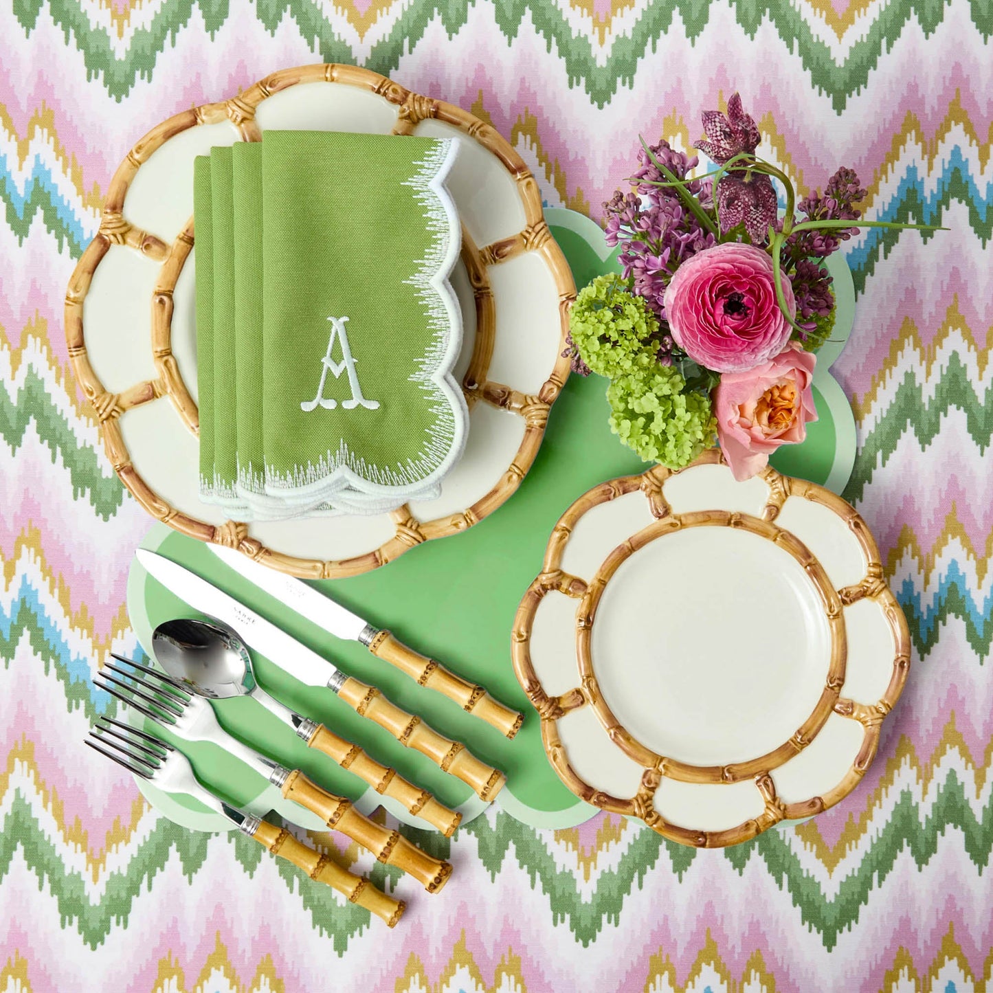 Sets de table laqués festonnés verts (lot de 4)