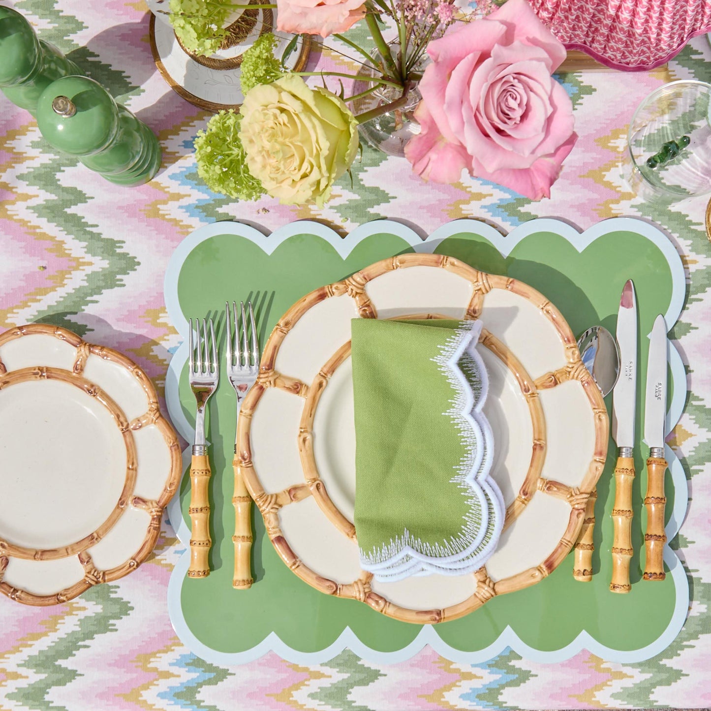 Sets de table laqués festonnés verts (lot de 4)