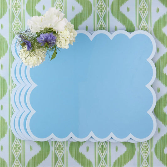 Sets de table laqués festonnés bleu doux (lot de 4)