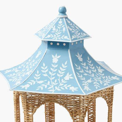 Grande lanterne pagode en rotin naturel et chinoiserie bleue
