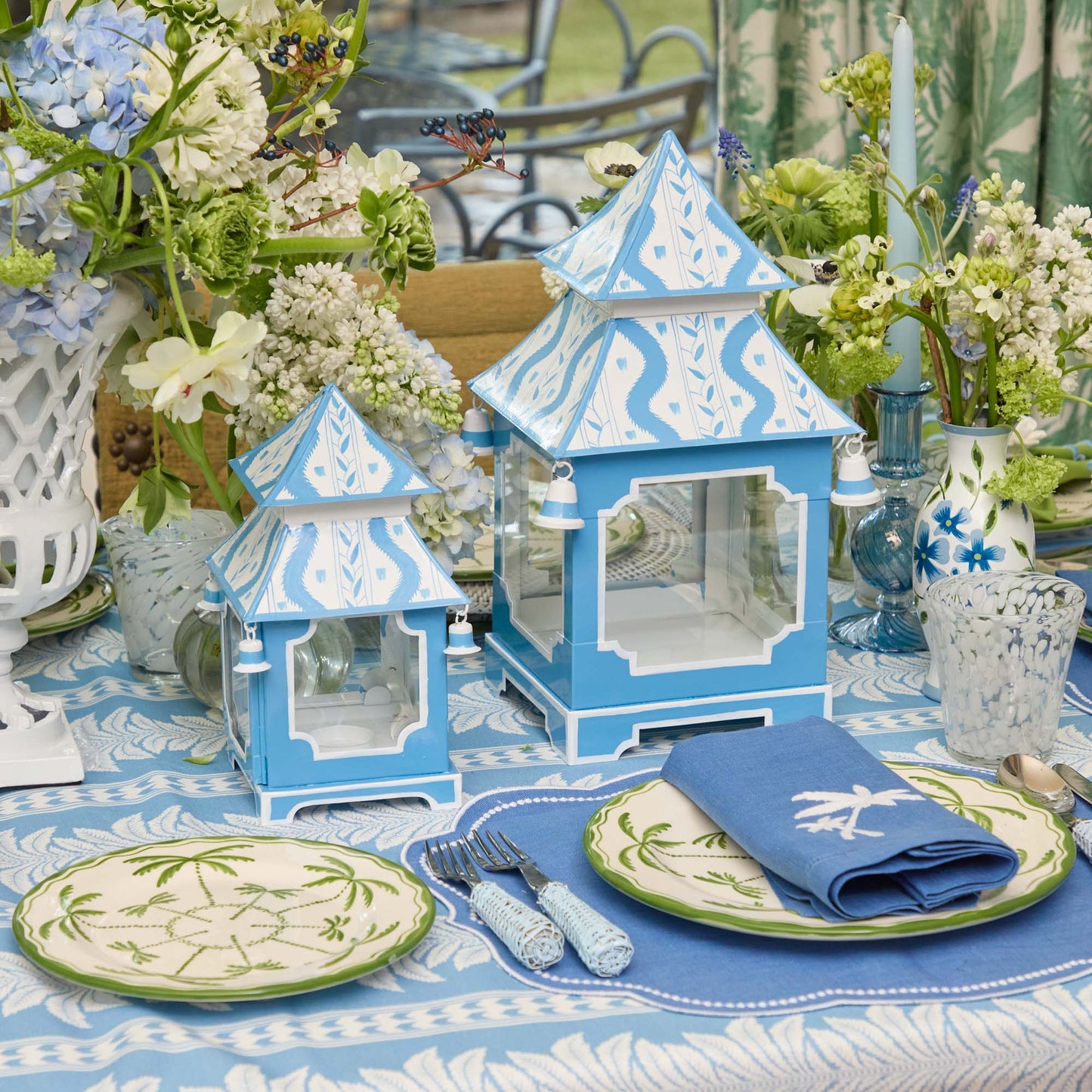 Sets de table et serviettes palmiers en lin bleu Eloise (lot de 4)