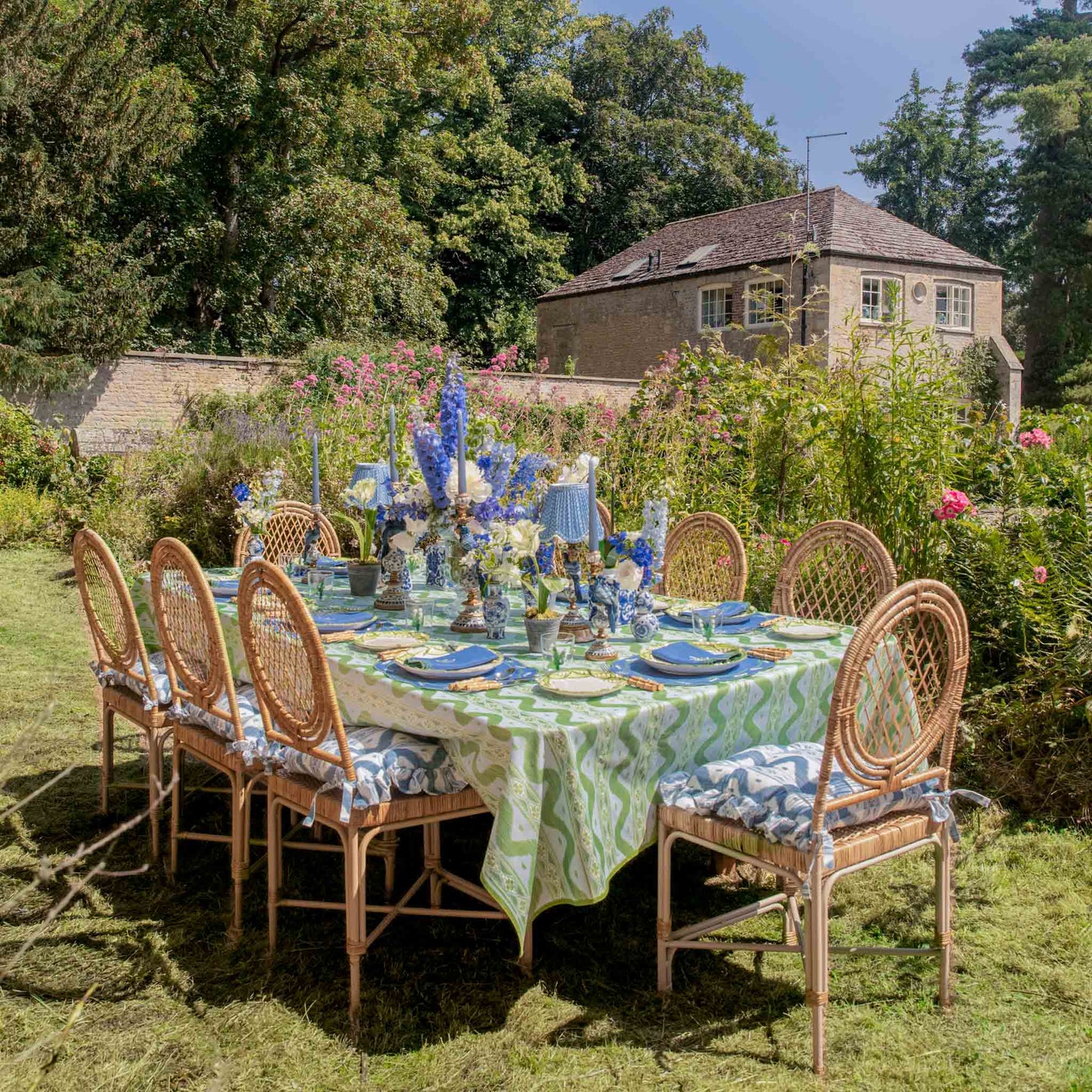 Sets de table et serviettes en lin bleu Lily of the Valley (lot de 4)